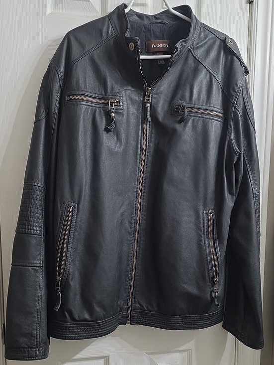 Danier Other - Danier Black Leather Moto Jacket with Zip Pockets